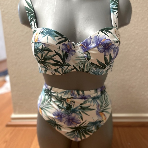 🆕Two piece Tropical swimsuit, top L, bottom XL - Picture 2 of 15